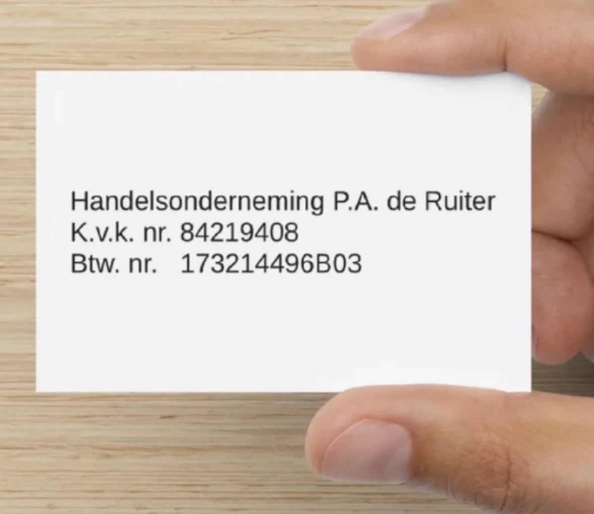 Achterzijde visitekaart met KvK-nummer en btw-nummer